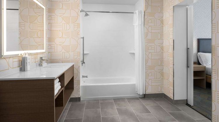 Home2 Suites by Hilton Eureka Room