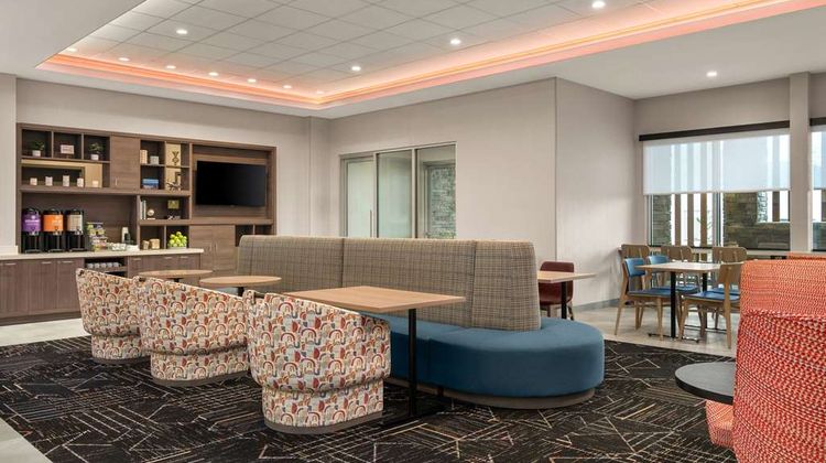 Home2 Suites by Hilton Eureka Lobby