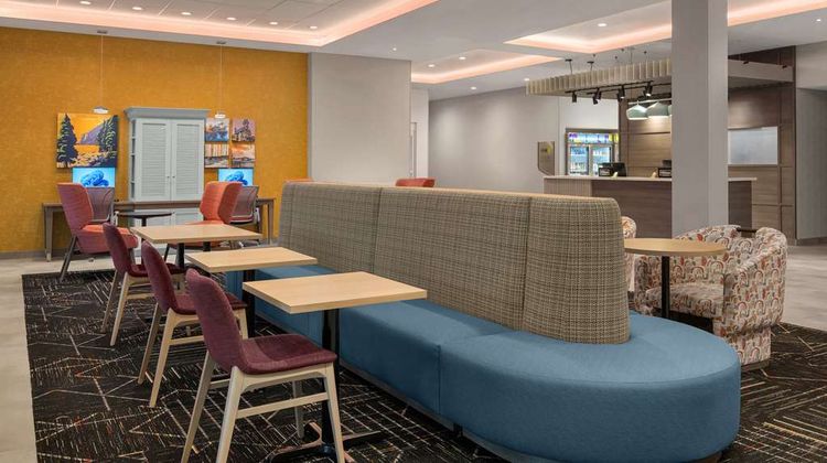 Home2 Suites by Hilton Eureka Lobby