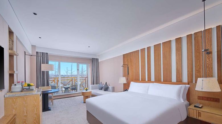 <b>DoubleTree by Hilton Hot Spring Room</b>. Images powered by <a href="https://iceportal.shijigroup.com/" title="IcePortal" target="_blank">IcePortal</a>.