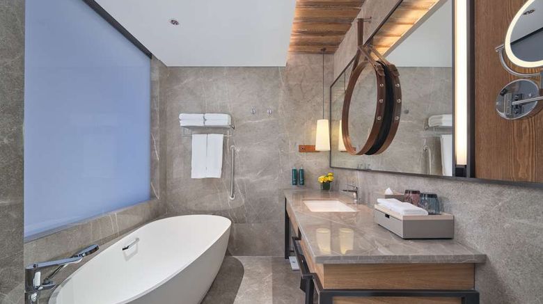 <b>DoubleTree by Hilton Hot Spring Room</b>. Images powered by <a href="https://iceportal.shijigroup.com/" title="IcePortal" target="_blank">IcePortal</a>.
