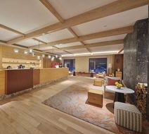 DoubleTree by Hilton Hot Spring Lobby