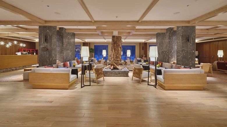 <b>DoubleTree by Hilton Hot Spring Restaurant</b>. Images powered by <a href="https://iceportal.shijigroup.com/" title="IcePortal" target="_blank">IcePortal</a>.