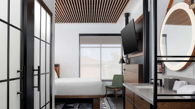 <b>Motto by Hilton Bentonville Downtown Room</b>. Images powered by <a href="https://iceportal.shijigroup.com/" title="IcePortal" target="_blank">IcePortal</a>.