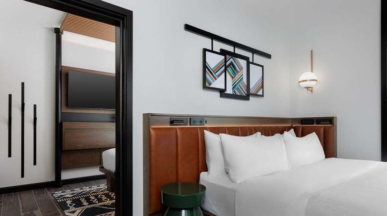 <b>Motto by Hilton Bentonville Downtown Room</b>. Images powered by <a href="https://iceportal.shijigroup.com/" title="IcePortal" target="_blank">IcePortal</a>.