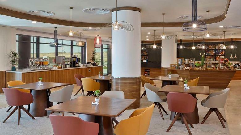 <b>Hampton by Hilton Sharma NEOM Community Lobby</b>. Images powered by <a href="https://iceportal.shijigroup.com/" title="IcePortal" target="_blank">IcePortal</a>.