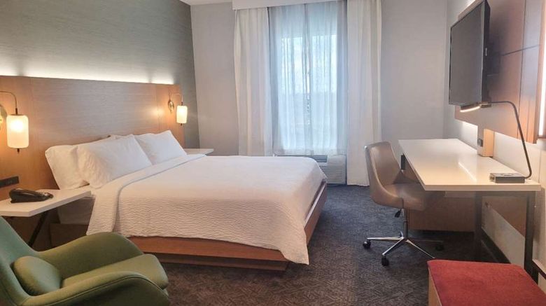 <b>DoubleTree by Hilton Houston Westchase Room</b>. Images powered by <a href="https://iceportal.shijigroup.com/" title="IcePortal" target="_blank">IcePortal</a>.