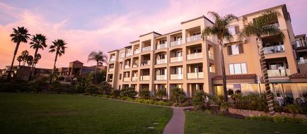 Dolphin Bay Resort & Spa Exterior