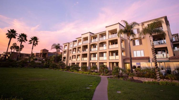 Dolphin Bay Resort & Spa Exterior