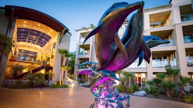 Dolphin Bay Resort & Spa Exterior