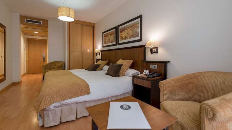 <b>Hotel Estrella Albatros Room</b>. Images powered by <a href="https://iceportal.shijigroup.com/" title="IcePortal" target="_blank">IcePortal</a>.