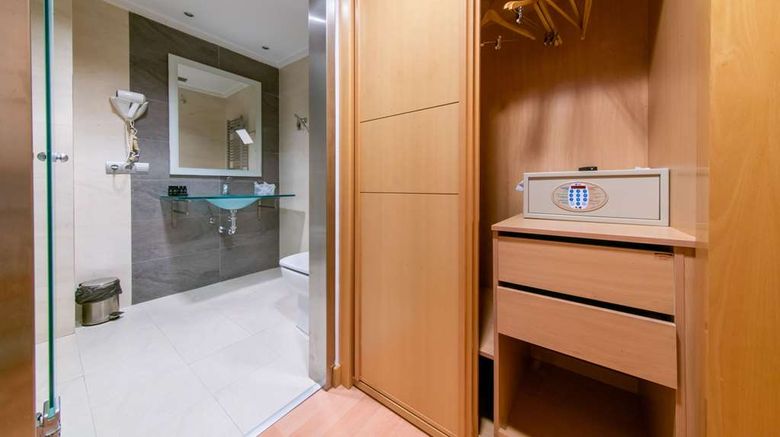 <b>Hotel Estrella Albatros Room</b>. Images powered by <a href="https://iceportal.shijigroup.com/" title="IcePortal" target="_blank">IcePortal</a>.