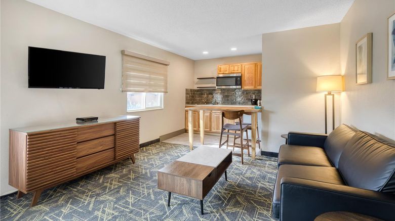 <b>SureStay Plus by Best Western Montrose Room</b>. Images powered by <a href="https://iceportal.shijigroup.com/" title="IcePortal" target="_blank">IcePortal</a>.