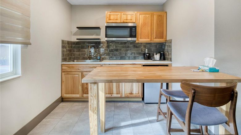 <b>SureStay Plus by Best Western Montrose Room</b>. Images powered by <a href="https://iceportal.shijigroup.com/" title="IcePortal" target="_blank">IcePortal</a>.