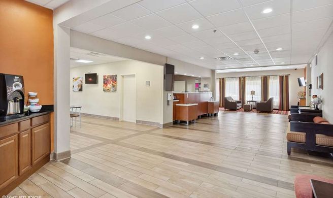 Quality Inn & Suites Lobby