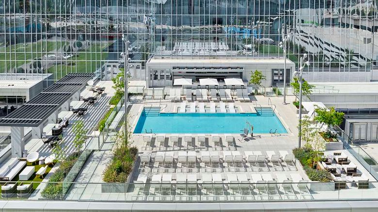 <b>Signia by Hilton World Congress Center Pool</b>. Images powered by <a href="https://iceportal.shijigroup.com/" title="IcePortal" target="_blank">IcePortal</a>.