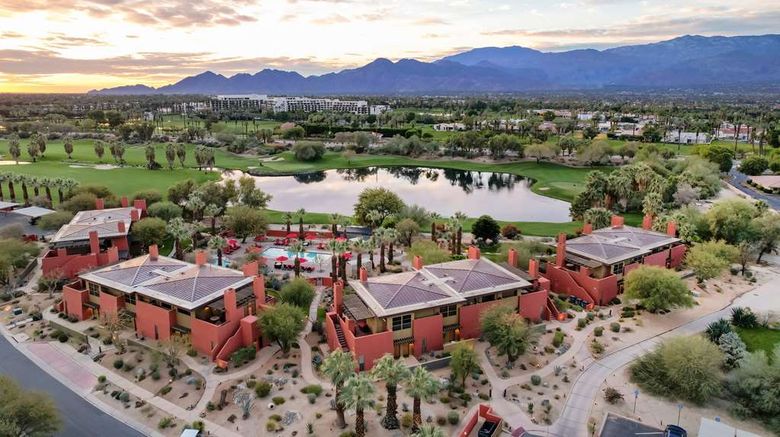 <b>Hilton Grand Vacations Club Palm Desert Exterior</b>. Images powered by <a href="https://iceportal.shijigroup.com/" title="IcePortal" target="_blank">IcePortal</a>.