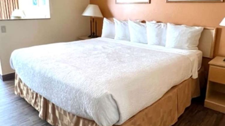 Lighthouse Suites Inn Room