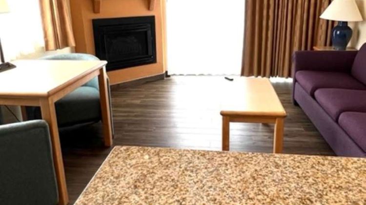 Lighthouse Suites Inn Room