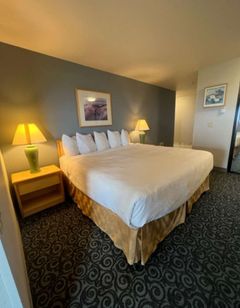 Lighthouse Suites Inn