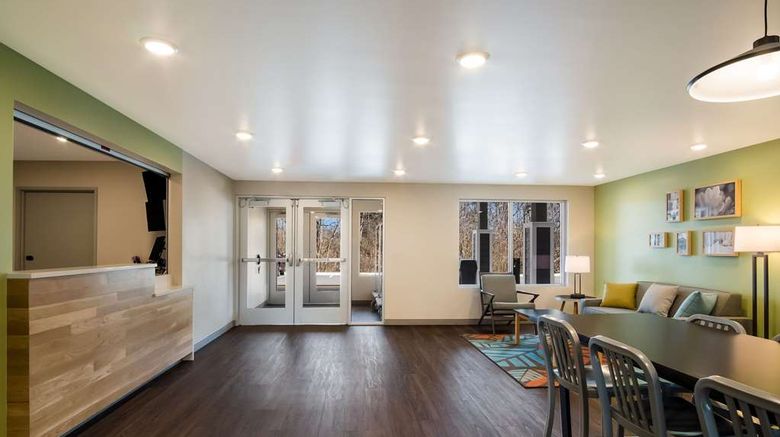 <b>WoodSpring Suites Grand Rapids Kentwood Lobby</b>. Images powered by <a href="https://iceportal.shijigroup.com/" title="IcePortal" target="_blank">IcePortal</a>.