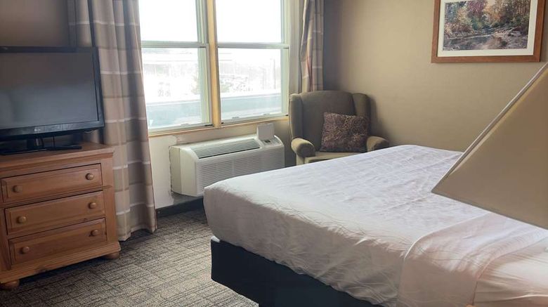 <b>Duluth Inn & Suites Near Spirit Mountain Suite</b>. Images powered by <a href="https://iceportal.shijigroup.com/" title="IcePortal" target="_blank">IcePortal</a>.