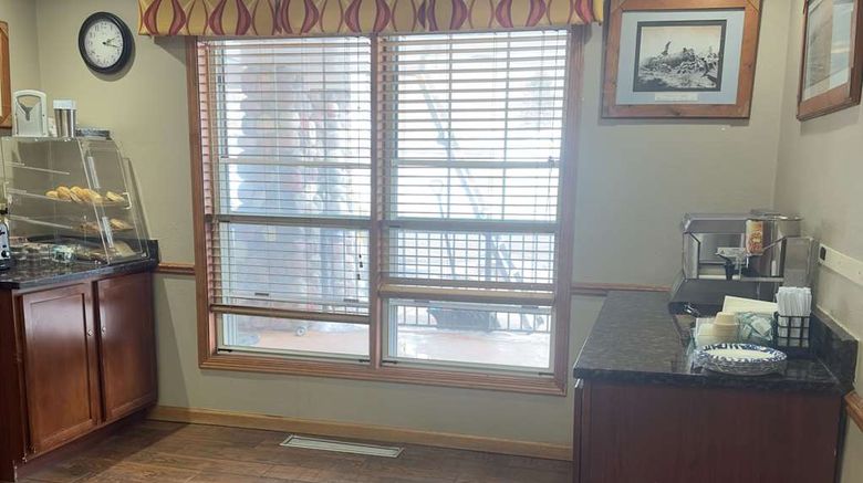 <b>Duluth Inn & Suites Near Spirit Mountain Restaurant</b>. Images powered by <a href="https://iceportal.shijigroup.com/" title="IcePortal" target="_blank">IcePortal</a>.