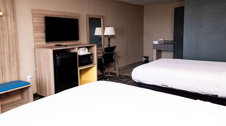 Days Inn by Wyndham Batesville Room