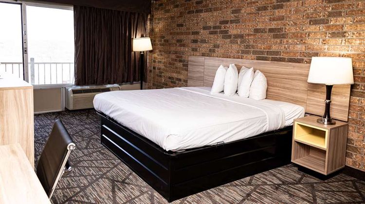 Days Inn by Wyndham Batesville Room