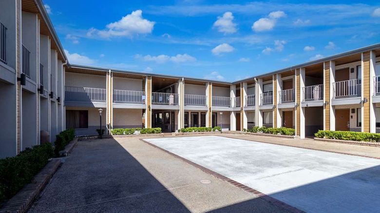 <b>Signature Inn Houston Galleria Exterior</b>. Images powered by <a href="https://iceportal.shijigroup.com/" title="IcePortal" target="_blank">IcePortal</a>.