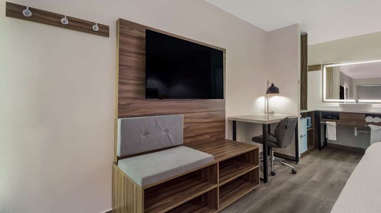 <b>Signature Inn Houston Galleria Room</b>. Images powered by <a href="https://iceportal.shijigroup.com/" title="IcePortal" target="_blank">IcePortal</a>.