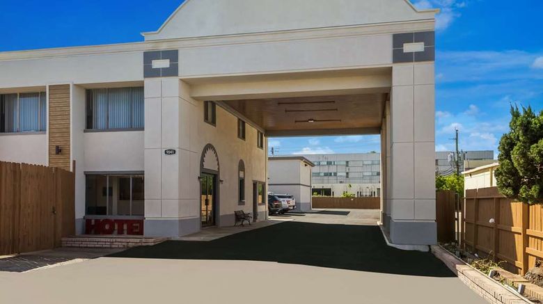 <b>Signature Inn Houston Galleria Exterior</b>. Images powered by <a href="https://iceportal.shijigroup.com/" title="IcePortal" target="_blank">IcePortal</a>.