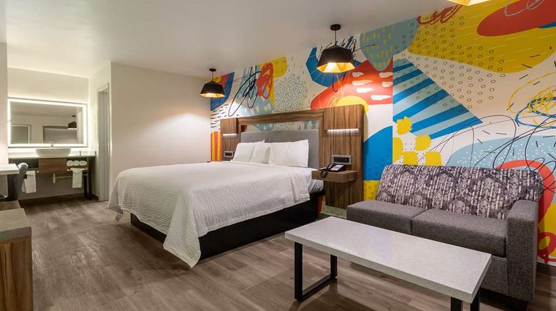 <b>Signature Inn Houston Galleria Room</b>. Images powered by <a href="https://iceportal.shijigroup.com/" title="IcePortal" target="_blank">IcePortal</a>.