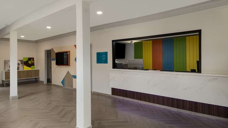 <b>Signature Inn Houston Galleria Lobby</b>. Images powered by <a href="https://iceportal.shijigroup.com/" title="IcePortal" target="_blank">IcePortal</a>.