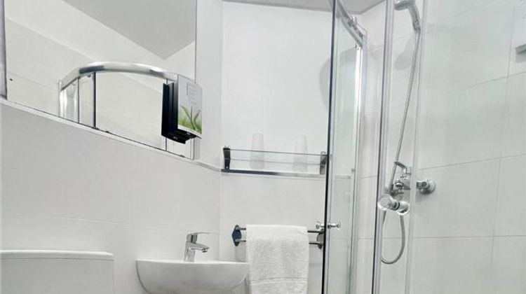 Good Hotel Marseille Aubagne Room