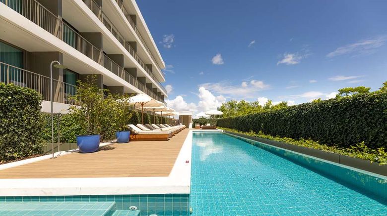 <b>Legacy Hotel Cascais, Curio Collection Pool</b>. Images powered by <a href="https://iceportal.shijigroup.com/" title="IcePortal" target="_blank">IcePortal</a>.