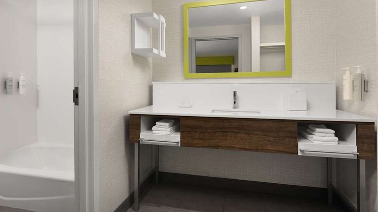 Hampton Inn & Sts University Medical Ctr Room