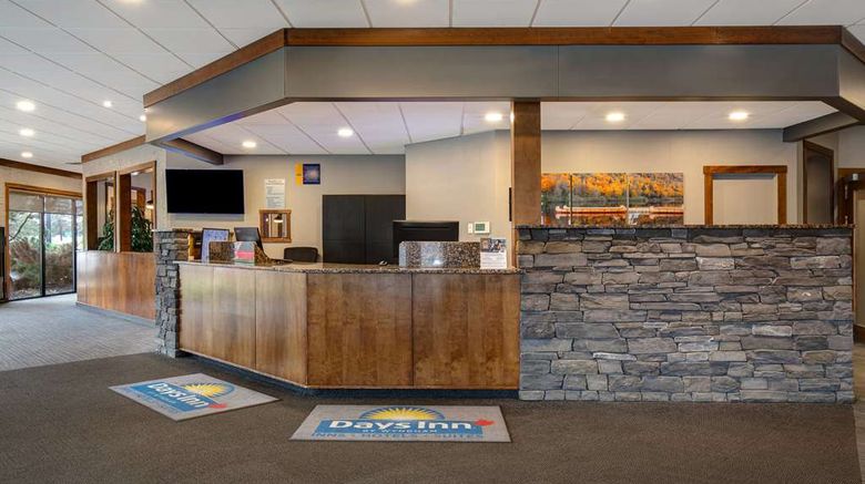 <b>Days Inn & Conference Centre Lobby</b>. Images powered by <a href="https://iceportal.shijigroup.com/" title="IcePortal" target="_blank">IcePortal</a>.