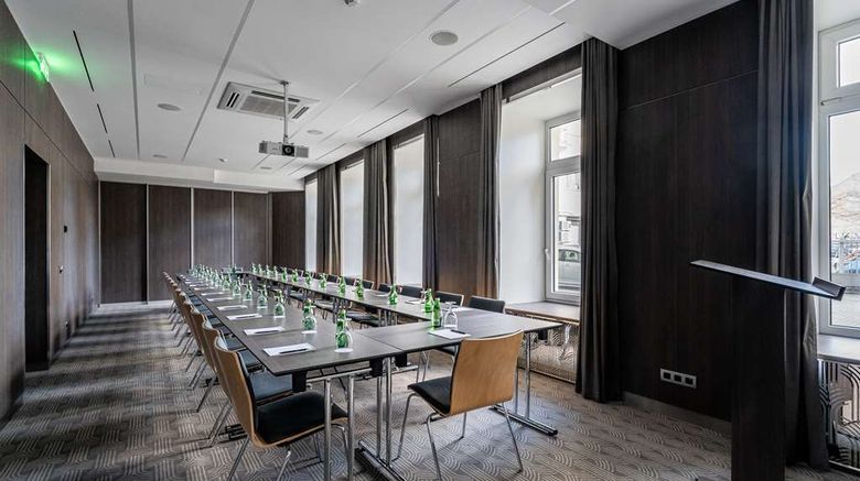 <b>Hotel Congress Meeting</b>. Images powered by <a href="https://iceportal.shijigroup.com/" title="IcePortal" target="_blank">IcePortal</a>.