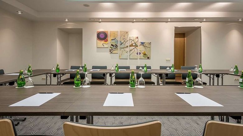 <b>Hotel Congress Meeting</b>. Images powered by <a href="https://iceportal.shijigroup.com/" title="IcePortal" target="_blank">IcePortal</a>.