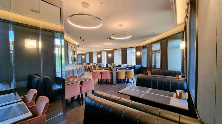 <b>Hotel Congress Restaurant</b>. Images powered by <a href="https://iceportal.shijigroup.com/" title="IcePortal" target="_blank">IcePortal</a>.