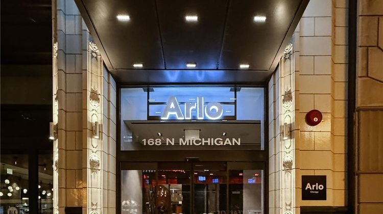 Arlo Chicago Exterior