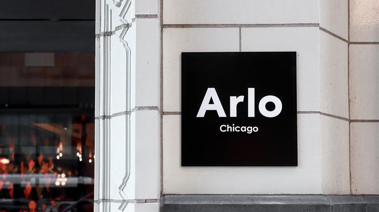 Arlo Chicago Exterior