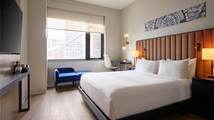 Arlo Chicago Room