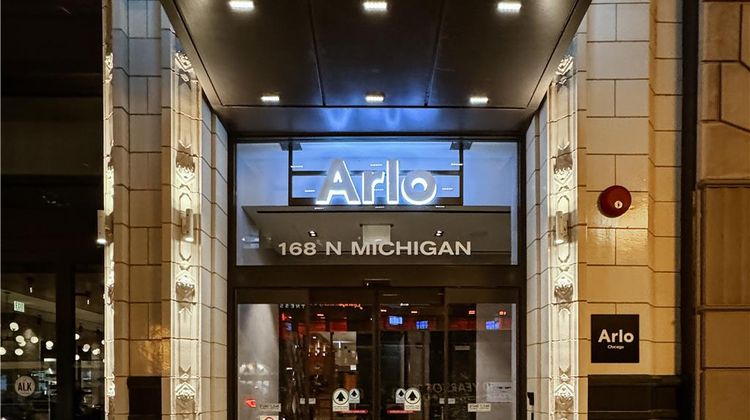 Arlo Chicago Exterior
