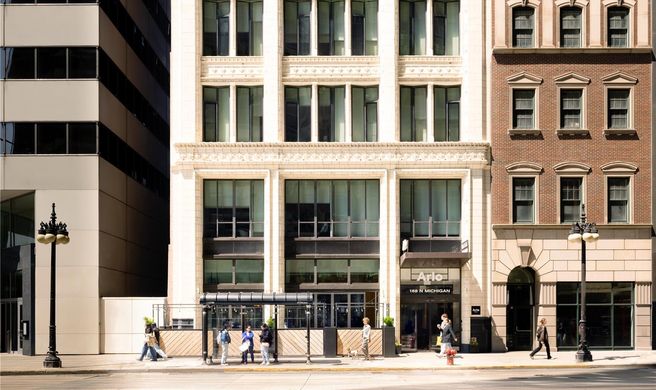 Arlo Chicago Exterior