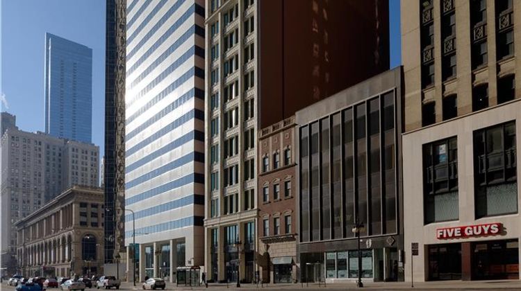 Arlo Chicago Exterior