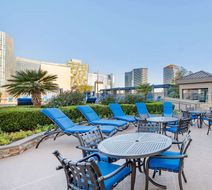 Hilton Vacation Club Polo Towers Exterior