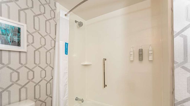 <b>Hampton Inn Marianna I-10 Room</b>. Images powered by <a href="https://iceportal.shijigroup.com/" title="IcePortal" target="_blank">IcePortal</a>.