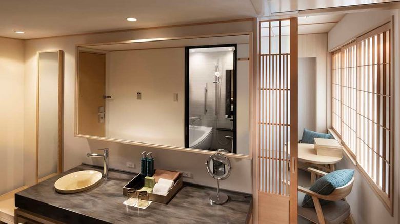 <b>DoubleTree by Hilton Kyoto Higashiyama Room</b>. Images powered by <a href="https://iceportal.shijigroup.com/" title="IcePortal" target="_blank">IcePortal</a>.